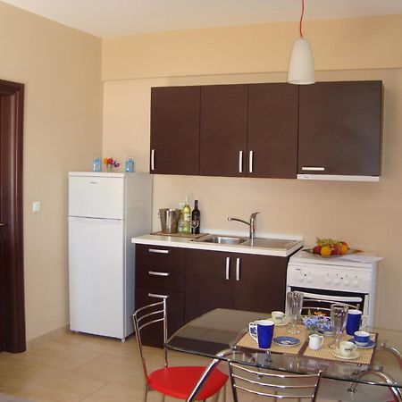 Mikros Gialos Apartments Rum bild