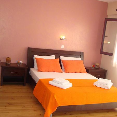 Mikros Gialos Apartments Rum bild